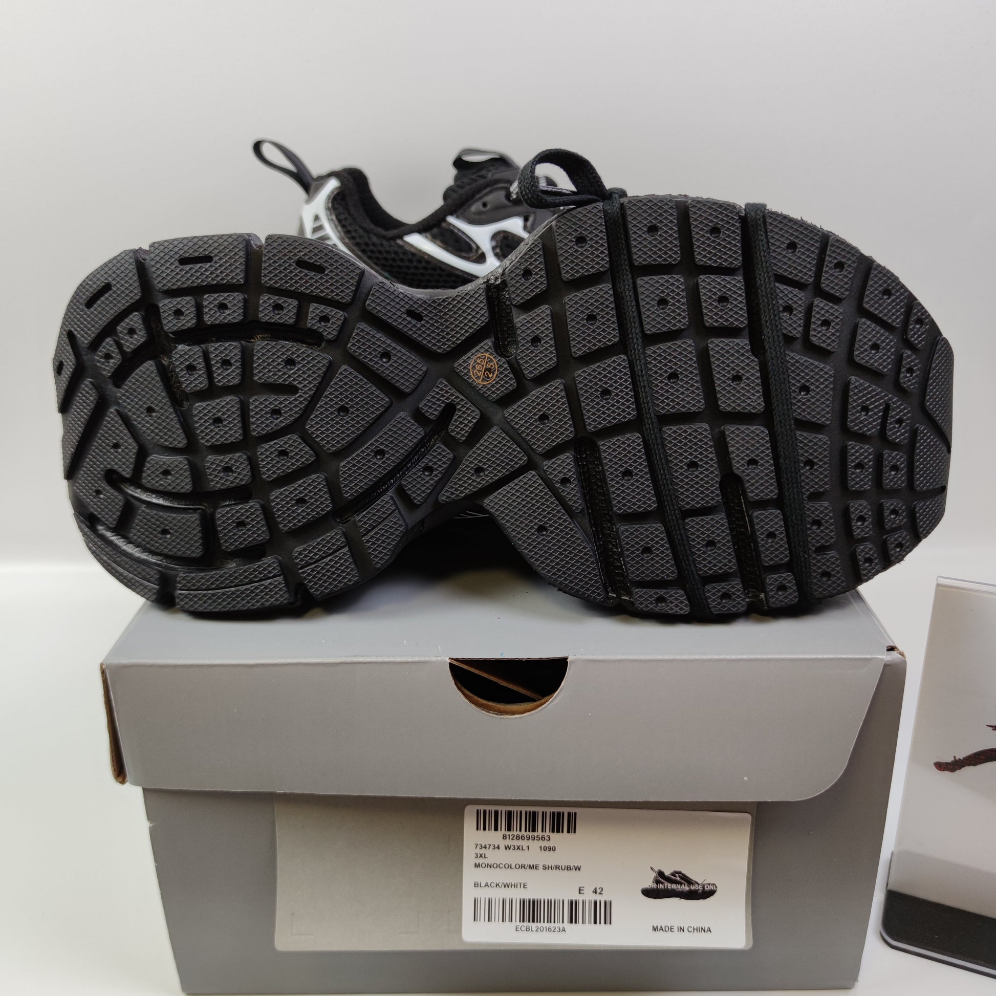 Balenciaga 3XL 734734W3XL11090 - Nike x Jordan