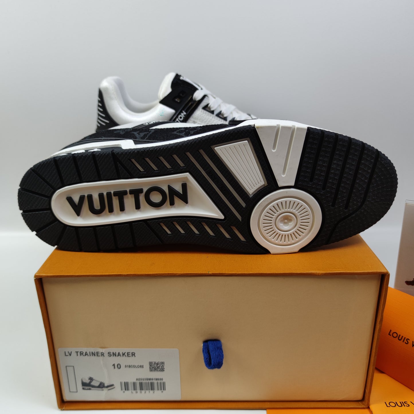 Louis Vuitton Trainer White Black 1A9JG9 - Nike x Jordan