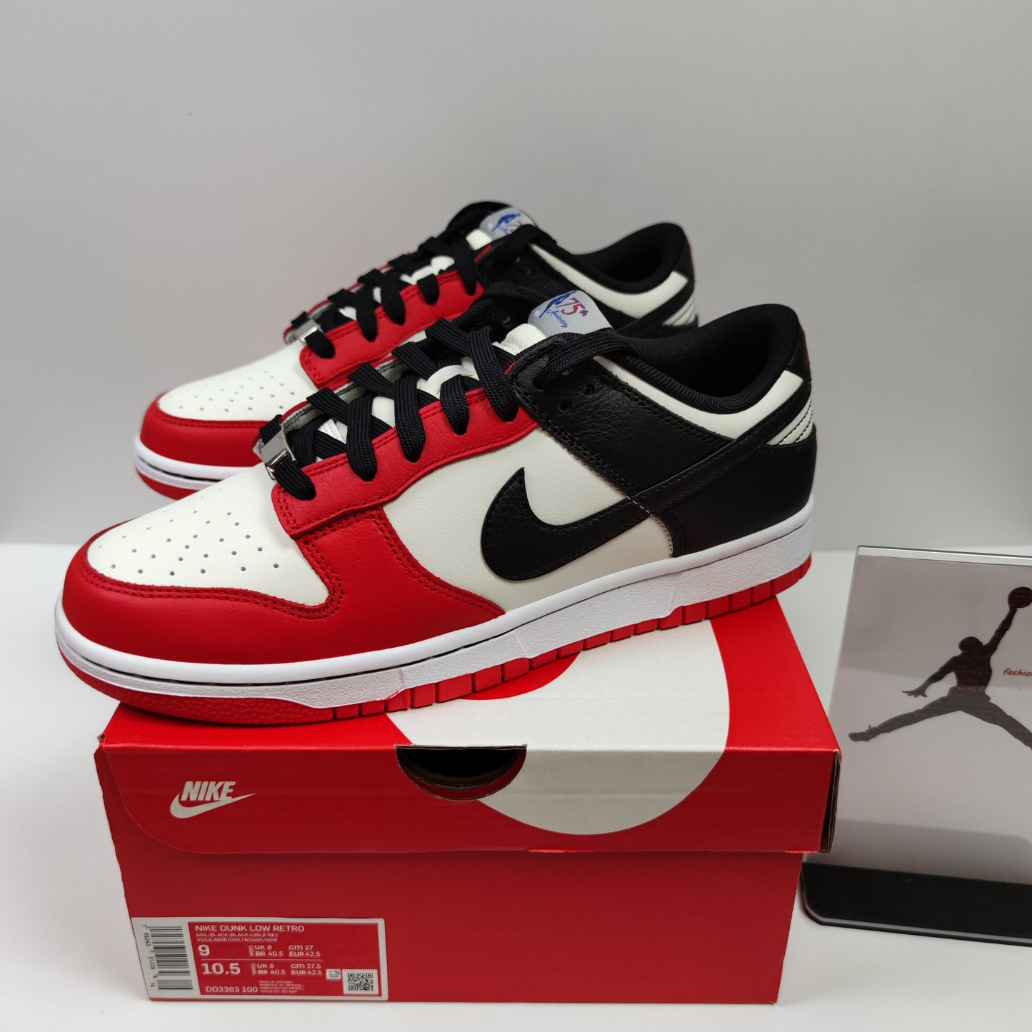 NBA x Nike Dunk Low EMB "Chicago" DD3363-100 - Nike x Jordan