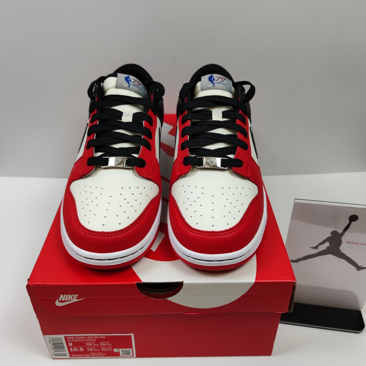 NBA x Nike Dunk Low EMB "Chicago" DD3363-100 - Nike x Jordan