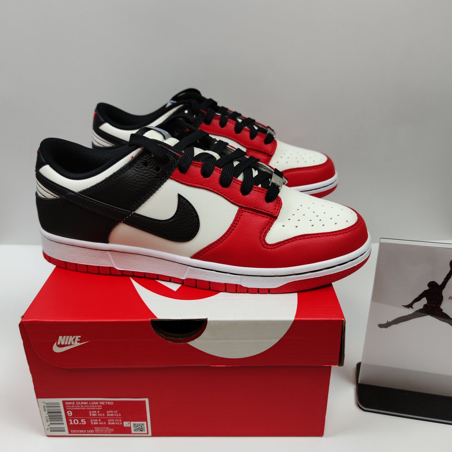NBA x Nike Dunk Low EMB "Chicago" DD3363-100 - Nike x Jordan