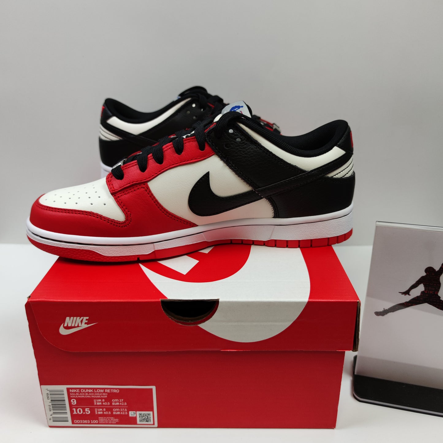 NBA x Nike Dunk Low EMB "Chicago" DD3363-100 - Nike x Jordan