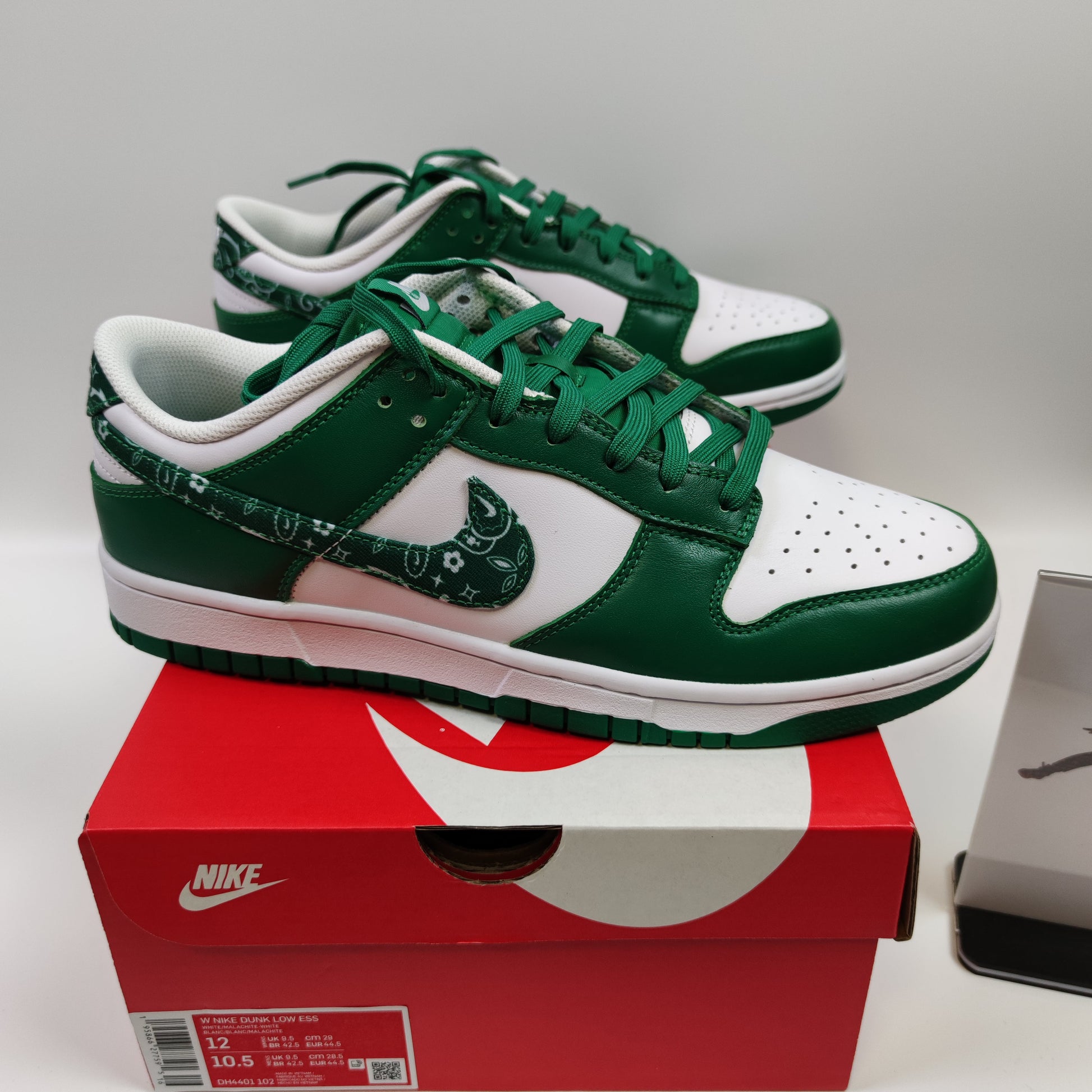 Nike Dunk Low ESS "Green Paisley" (W) DH4401-102 - Nike x Jordan