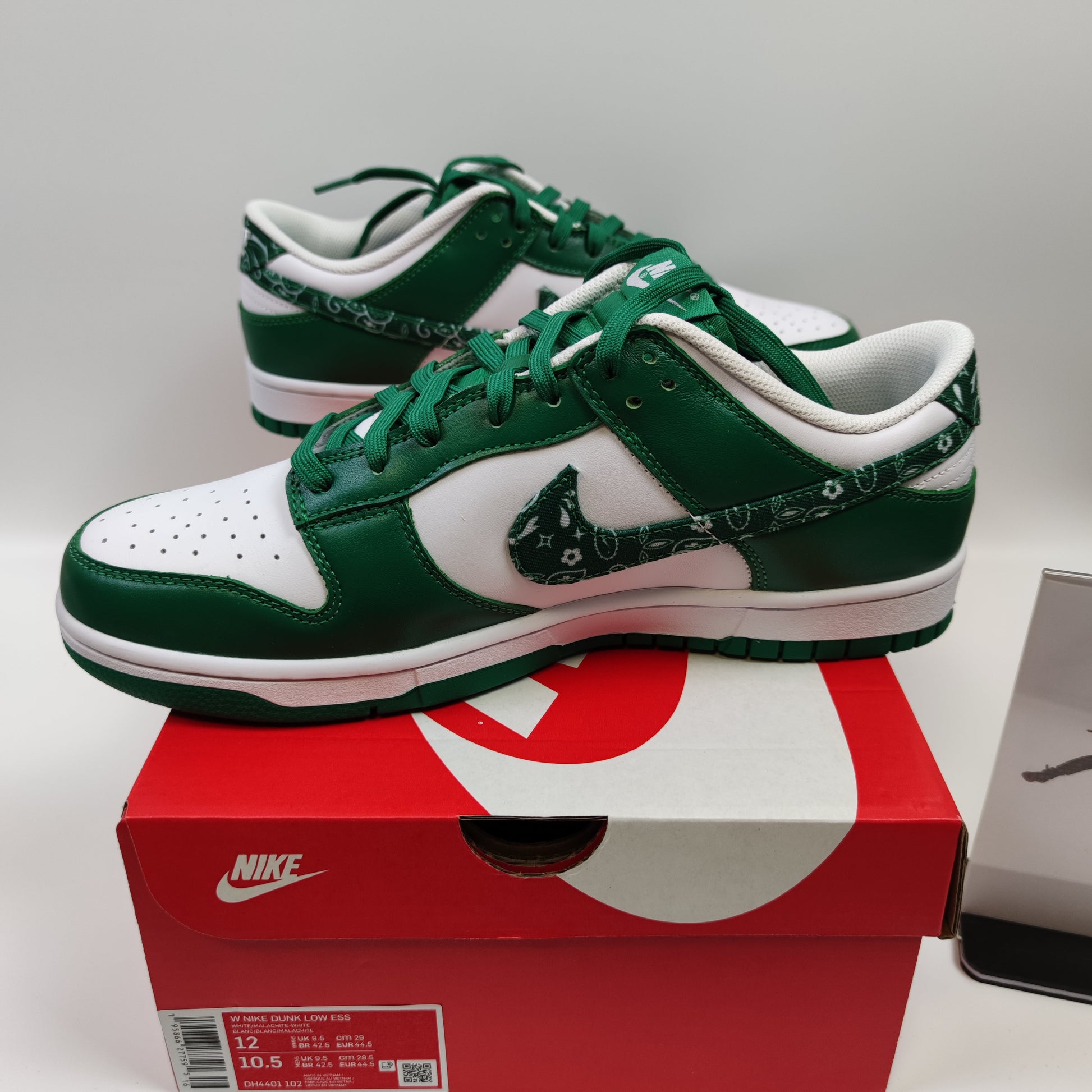 Nike Dunk Low ESS "Green Paisley" (W) DH4401-102 - Nike x Jordan