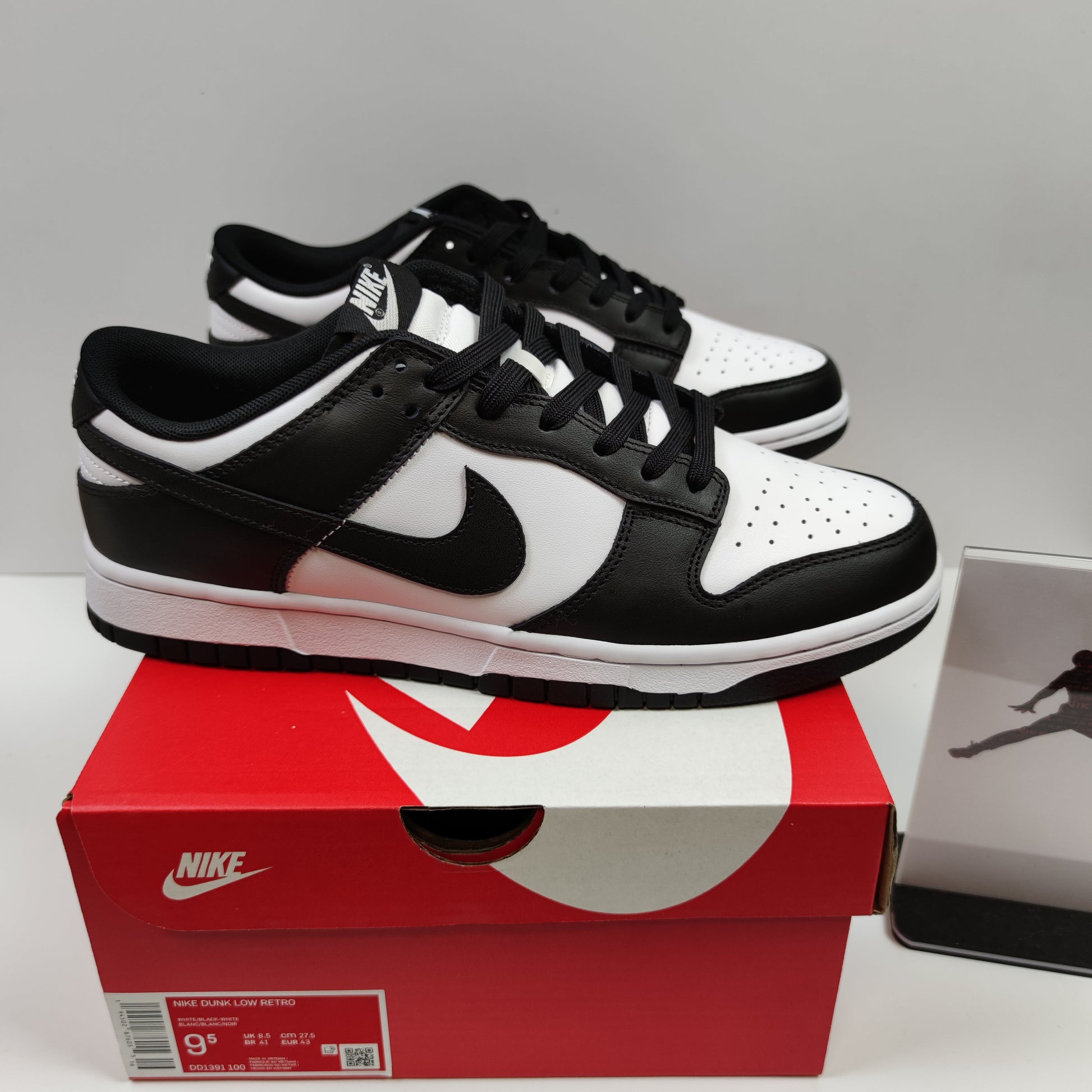 Nike Dunk Low Retro "Black" DD1391-100 - Nike x Jordan