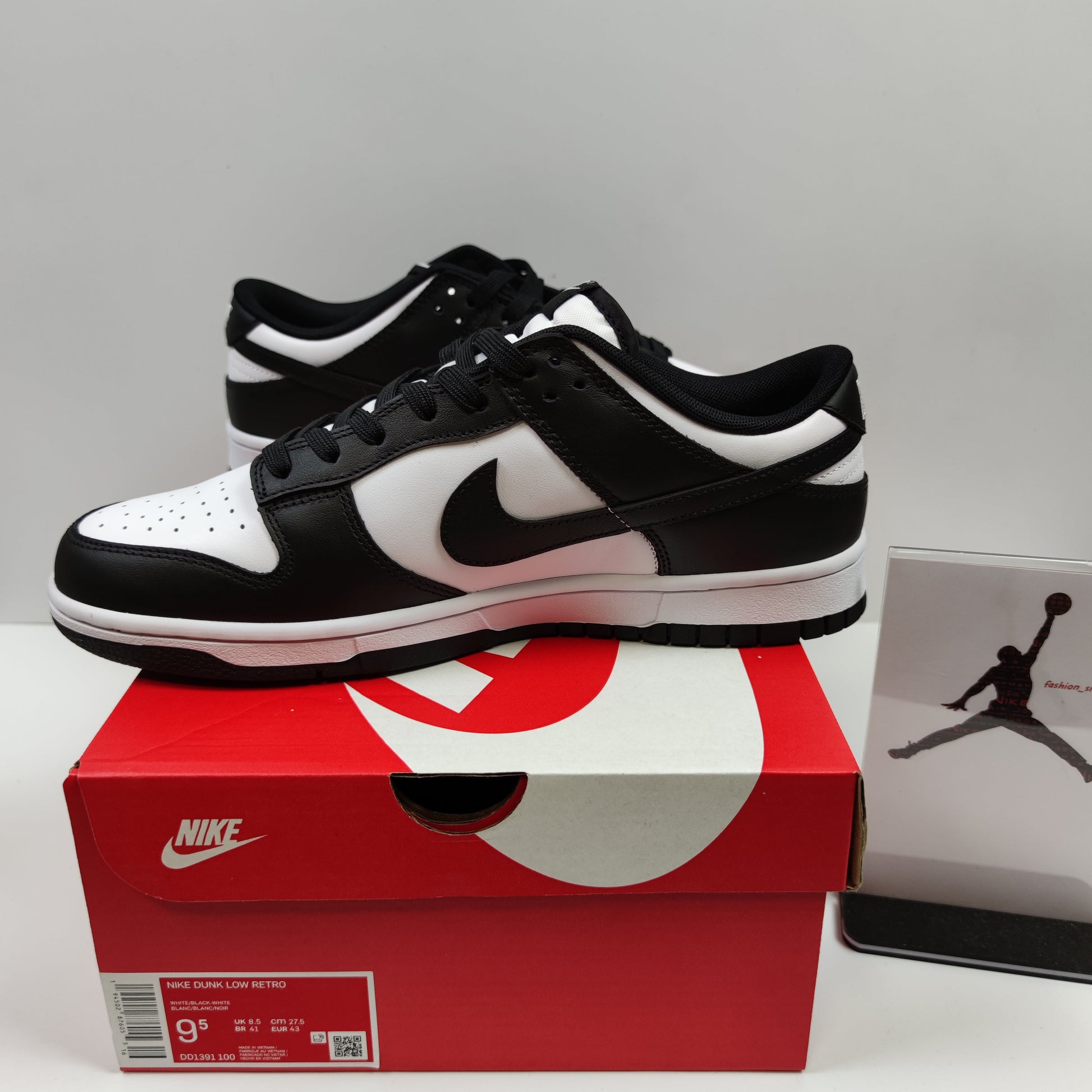 Nike Dunk Low Retro "Black" DD1391-100 - Nike x Jordan