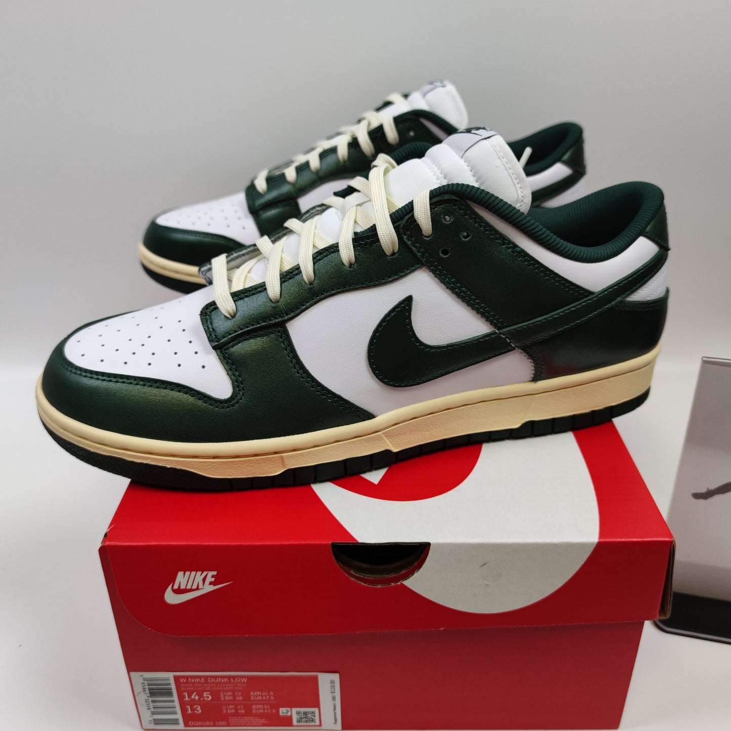 Nike Dunk Low "Vintage Green" (W) DQ8580-100 - Nike x Jordan