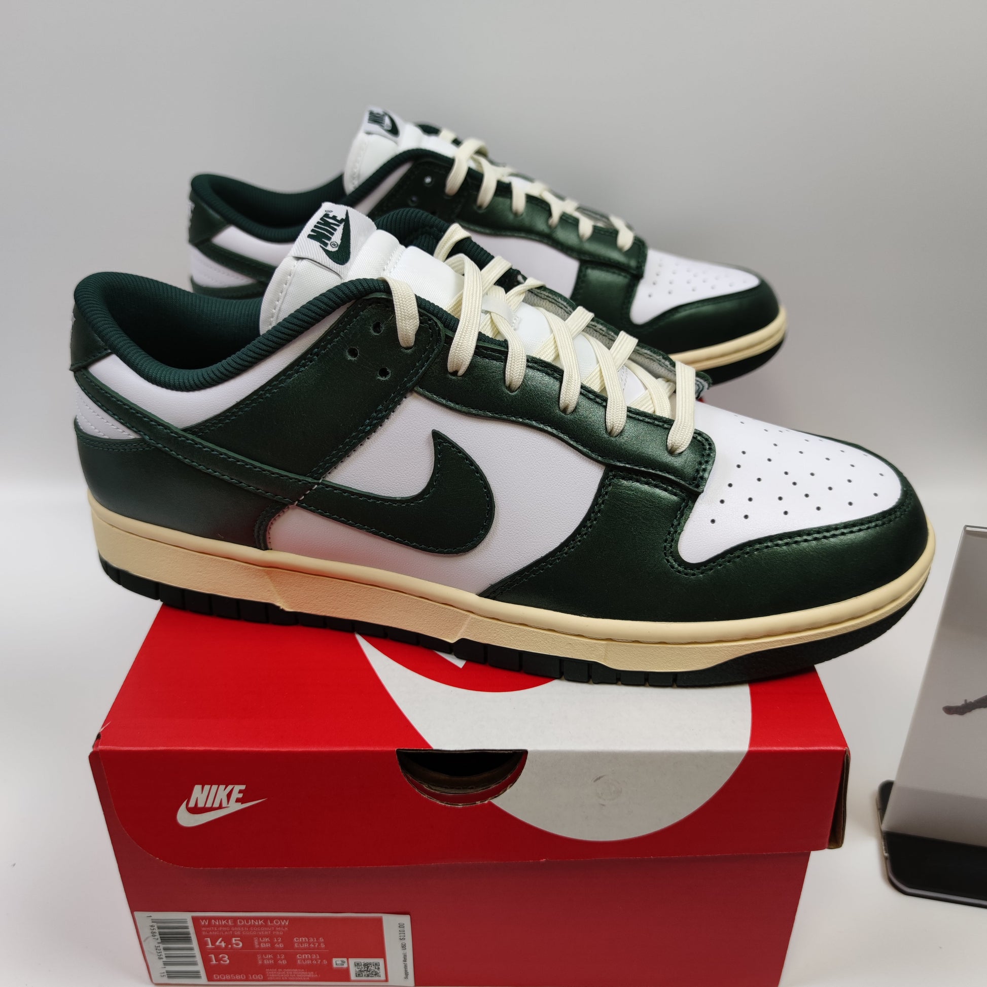 Nike Dunk Low "Vintage Green" (W) DQ8580-100 - Nike x Jordan