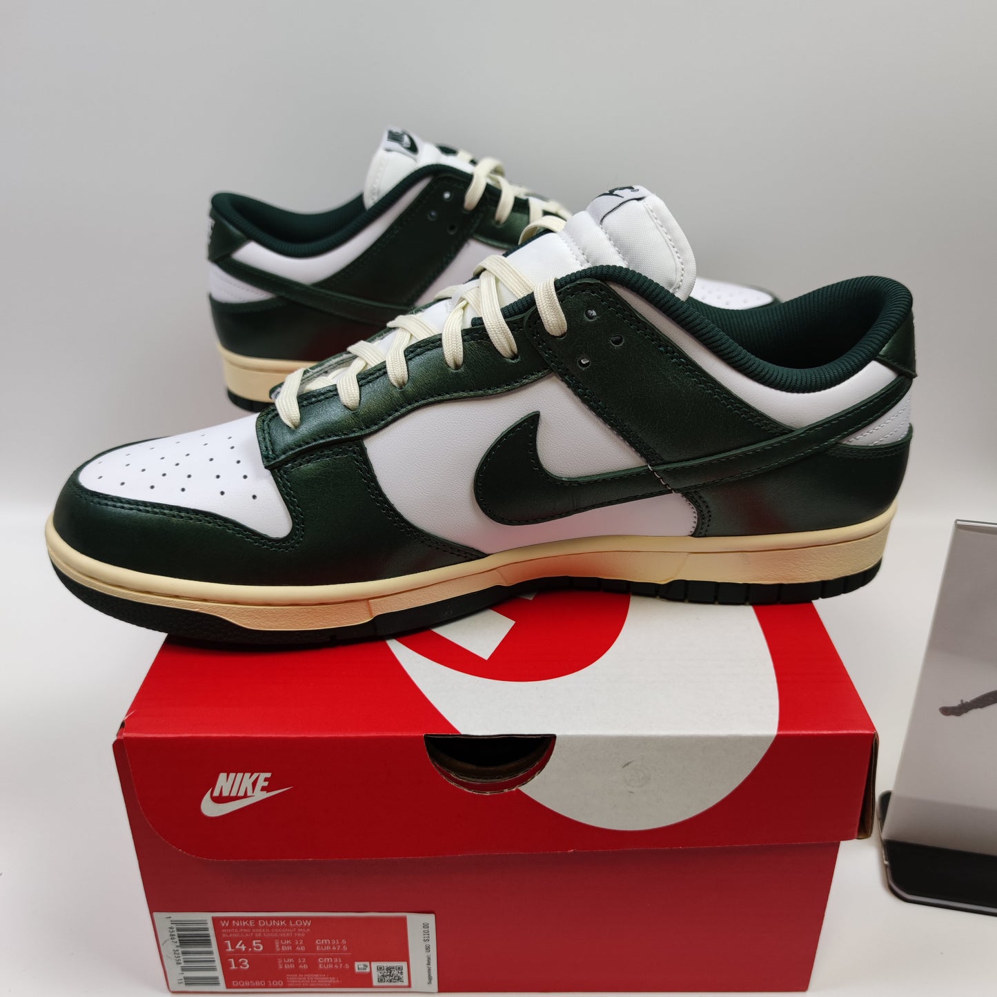 Nike Dunk Low "Vintage Green" (W) DQ8580-100 - Nike x Jordan
