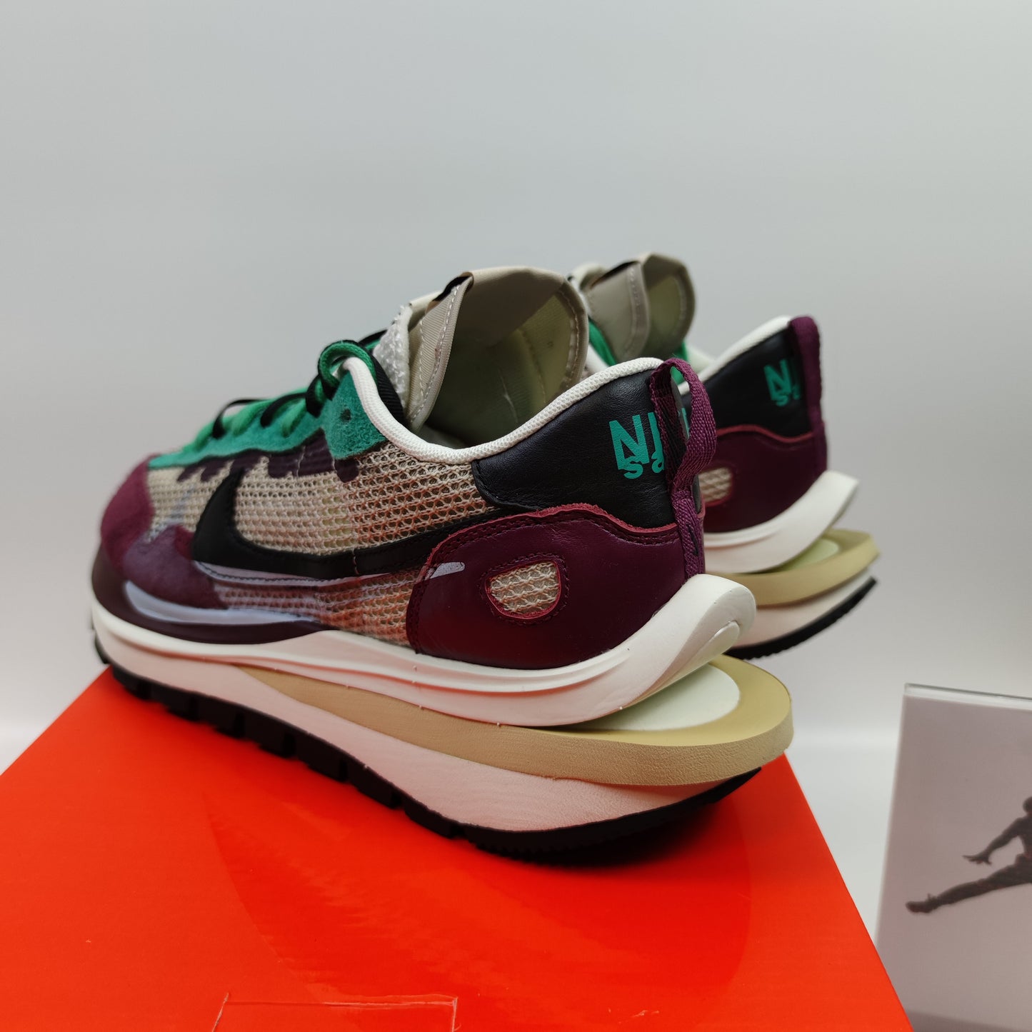 Sacai x Nike VaporWaffle "String Villain Red" DD3035-200 - Nike x Jordan
