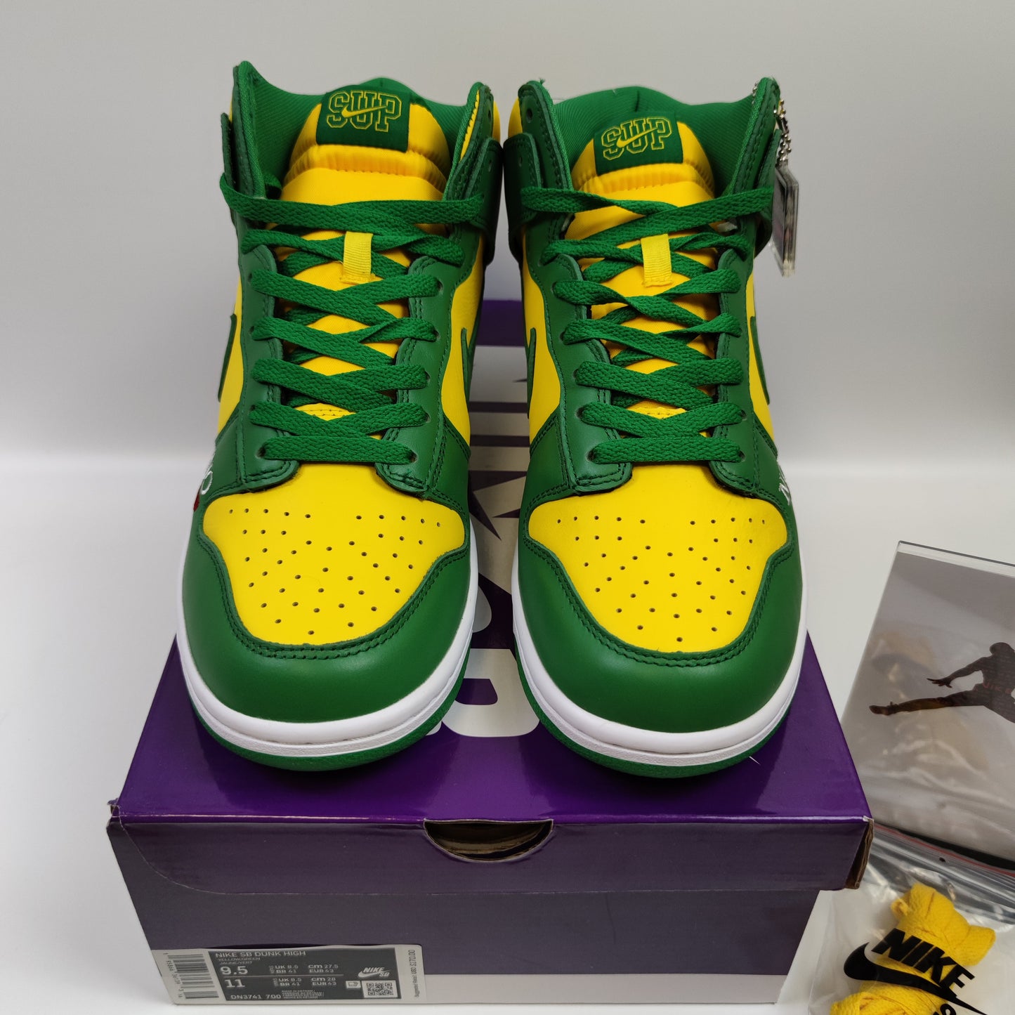 Supreme x Nike SB Dunk High "Brazil" DN3741-700 - Nike x Jordan