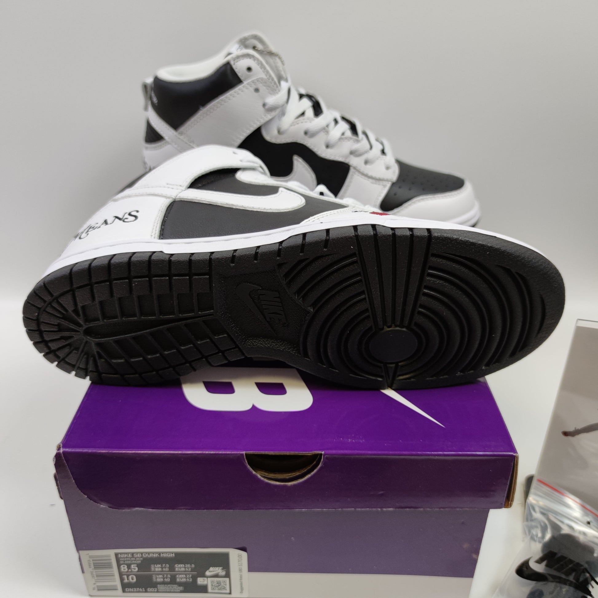 Supreme x Nike SB Dunk High "By Any Means" DN3741-002 - Nike x Jordan